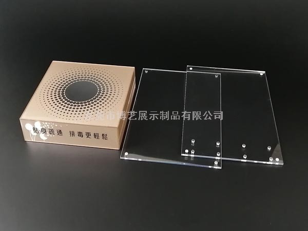 平常在使用亞克力制品時(shí)應(yīng)該怎樣清潔呢